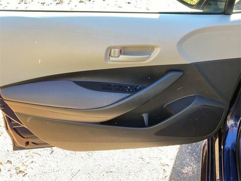 Used 2022 Toyota Corolla LE image 12