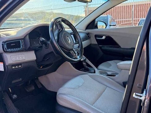 Used 2019 Kia Niro EX FWD image 7