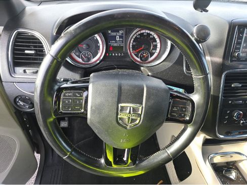 Used 2019 Dodge Grand Caravan SXT w/ Rear Park Assist Package image 14