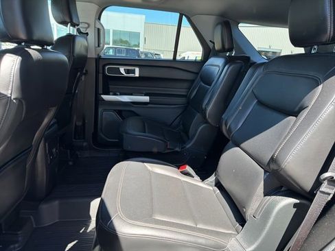 Used 2024 Ford Explorer XLT w/ Equipment Group 202A AWD/4WD image 36