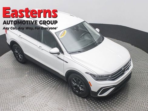 Used 2024 Volkswagen Tiguan SE image 3