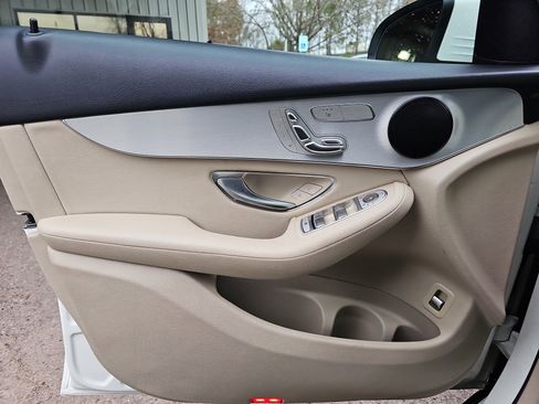 Used 2020 Mercedes-Benz GLC 300 image 28