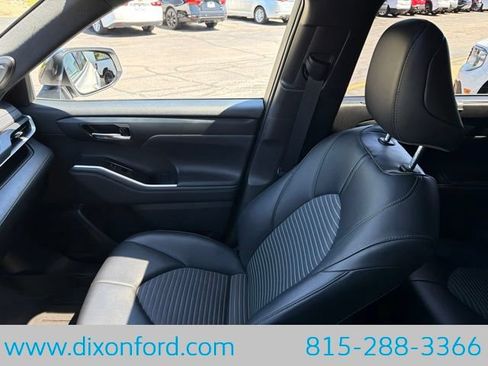 Used 2022 Toyota Highlander XSE AWD/4WD image 22