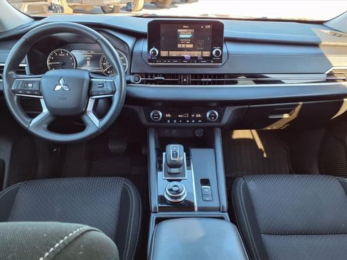 Used 2024 Mitsubishi Outlander ES image 17