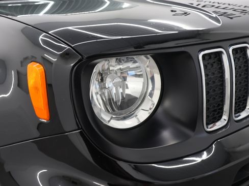 Used 2019 Jeep Renegade Latitude AWD/4WD image 22