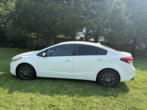Used 2017 Kia Forte LX FWD image 2