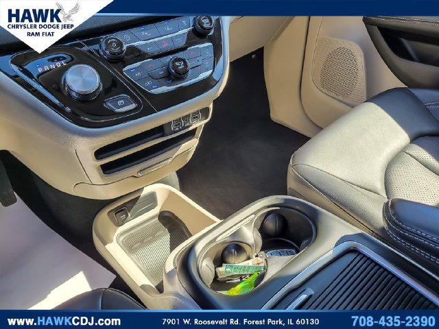 Used 2024 Chrysler Pacifica Touring-L FWD image 23
