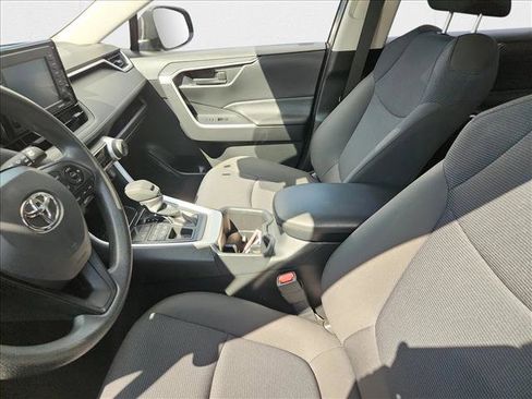 Used 2022 Toyota RAV4 LE image 30