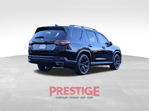 Used 2025 Honda Pilot Black Edition image 8