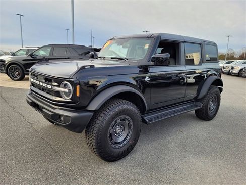 Used 2025 Ford Bronco Outer Banks w/ Sasquatch Package image 3