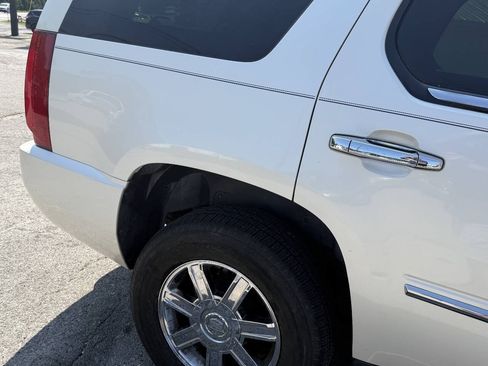 Used 2007 Cadillac Escalade AWD w/ Information Package image 36