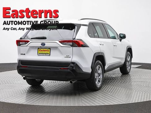 Used 2022 Toyota RAV4 LE AWD/4WD image 5