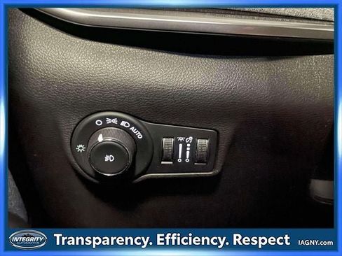 Used 2023 Jeep Compass Latitude AWD/4WD image 20