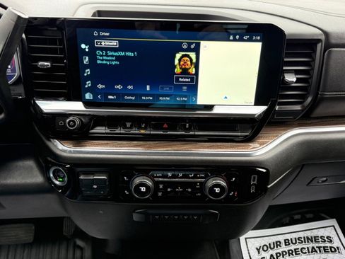 Used 2024 Chevrolet Silverado 2500 LT w/ Convenience Package image 21