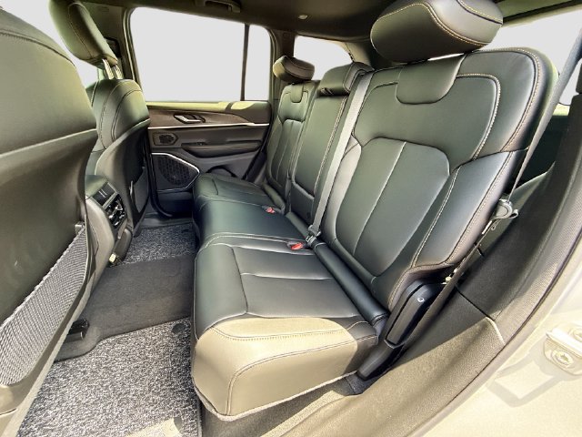 New 2026 Jeep Grand Cherokee Limited AWD/4WD image 18