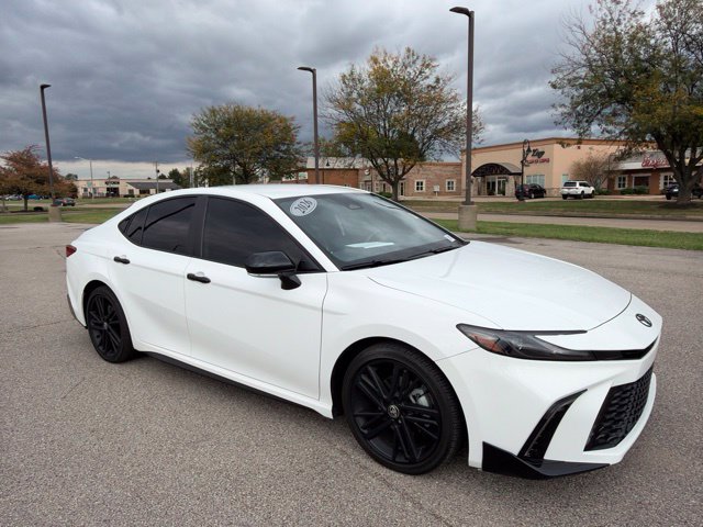Certified 2026 Toyota Camry Hybrid FWD image 1
