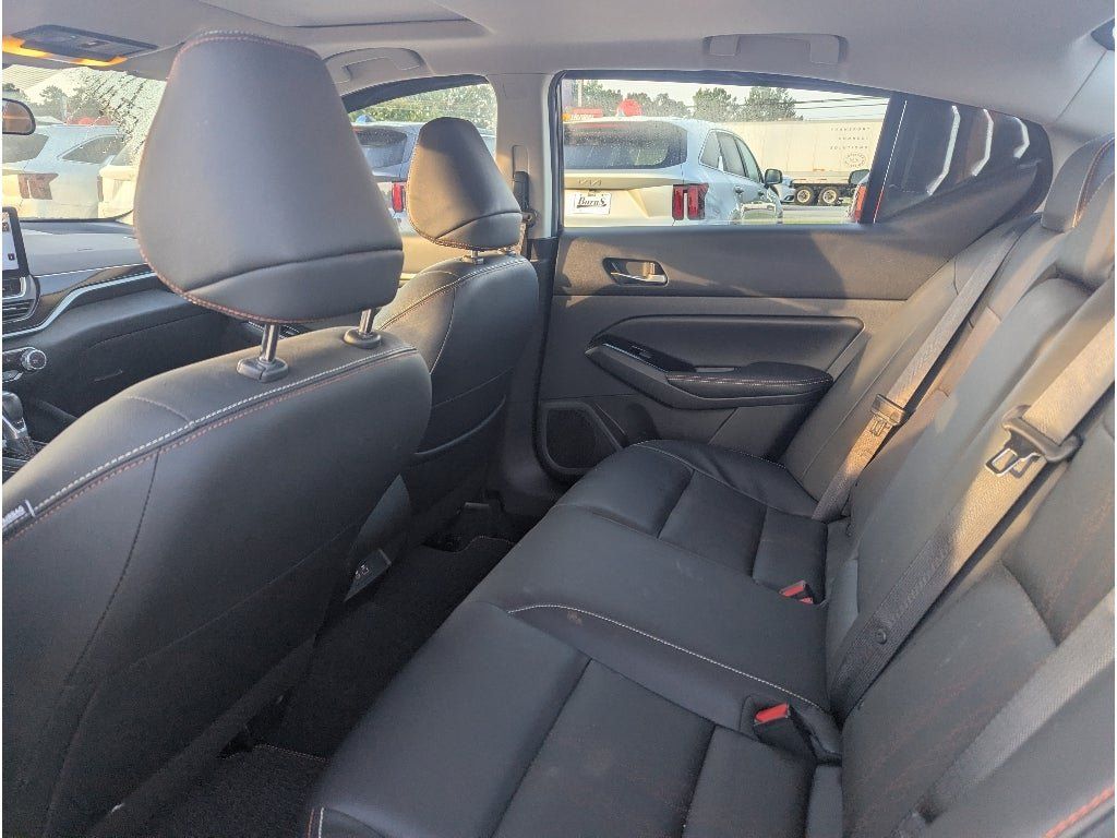 Used 2024 Nissan Altima 2.5 SR w/ SR Premium Package FWD image 12