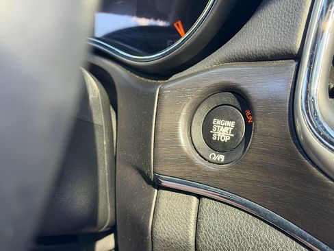 Used 2018 Jeep Grand Cherokee Limited AWD/4WD image 22