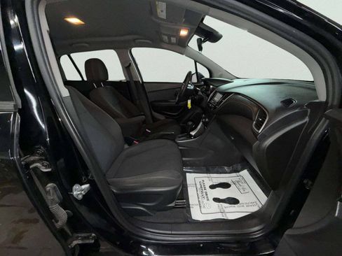 Used 2018 Chevrolet Trax LS AWD/4WD image 27