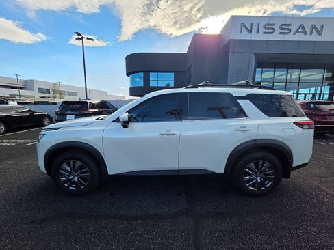 Used 2023 Nissan Pathfinder SV w/ Black Appearance Package FWD image 9