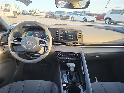 Used 2026 Hyundai Elantra Hybrid FWD image 5