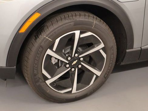 New 2026 Chevrolet Equinox EV LT image 8