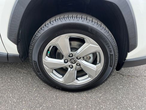 Used 2021 Toyota RAV4 XLE Premium image 27