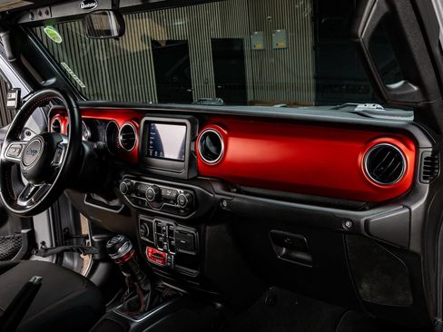 Used 2021 Jeep Gladiator Rubicon AWD/4WD image 6