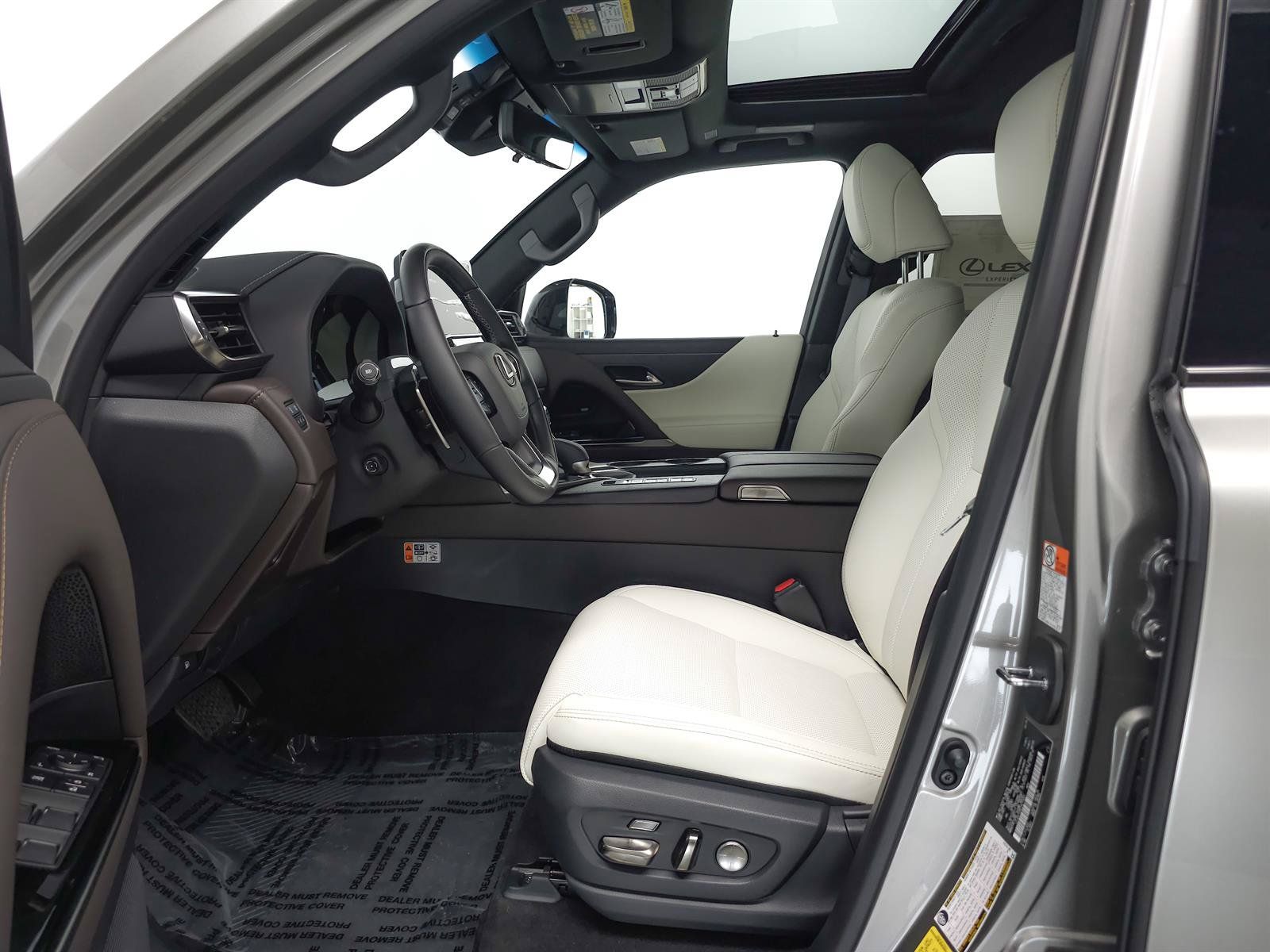 New 2026 Lexus LX 700h Luxury w/ Appearance Package AWD/4WD image 4