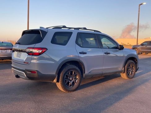 Used 2024 Honda Pilot TrailSport image 5