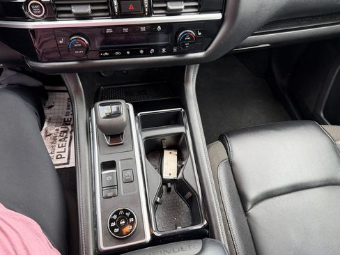 Used 2024 Nissan Pathfinder SL AWD/4WD image 19