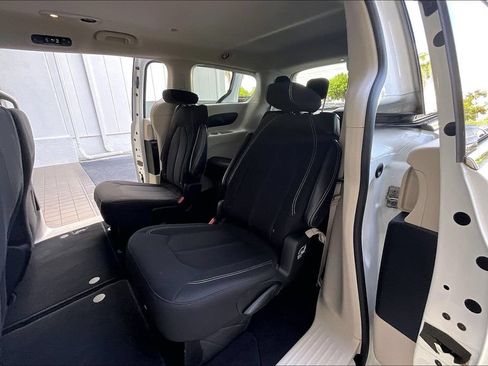 Used 2023 Chrysler Voyager LX FWD image 14