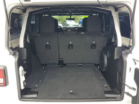 Used 2022 Jeep Wrangler Unlimited Rubicon image 9