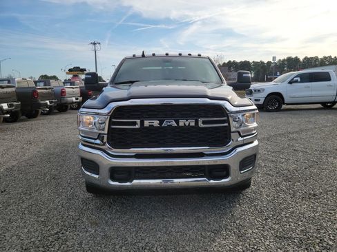 Used 2023 RAM 2500 Tradesman w/ Chrome Appearance Group image 8