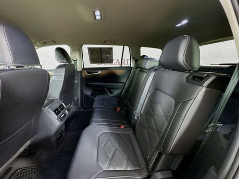 Used 2024 Volkswagen Atlas SE image 27