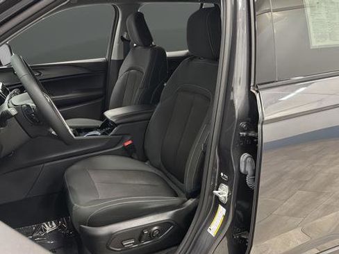 Certified 2023 Jeep Grand Cherokee Laredo image 9