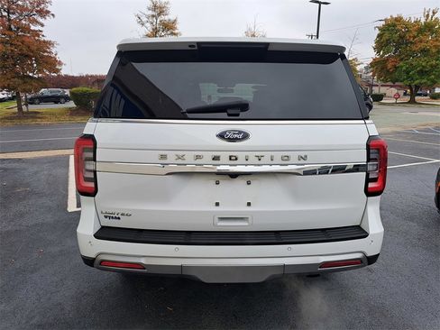 Used 2024 Ford Expedition Limited image 5