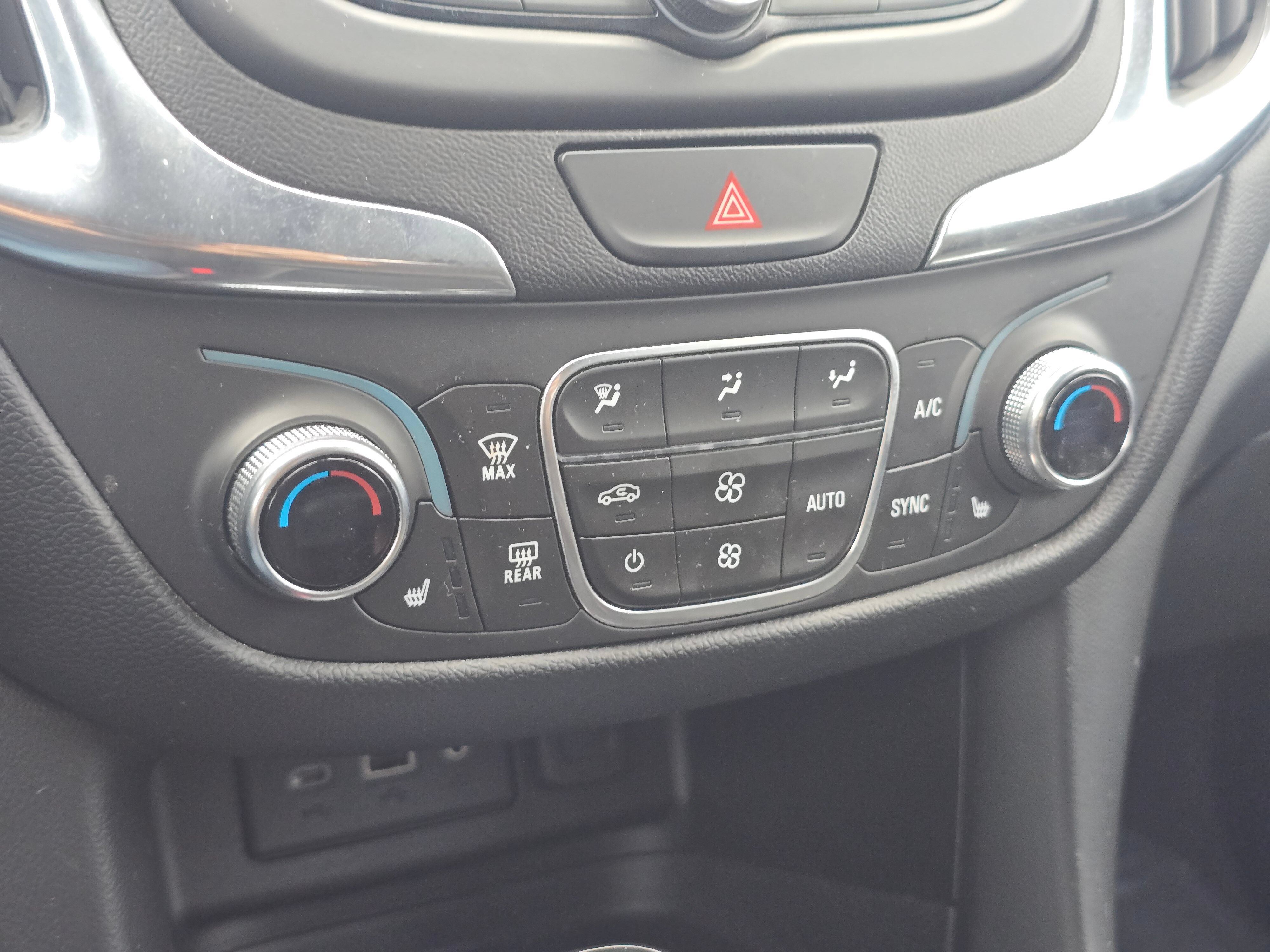 Used 2020 Chevrolet Equinox LT FWD image 27