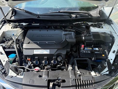 Used 2016 Honda Accord Touring image 34