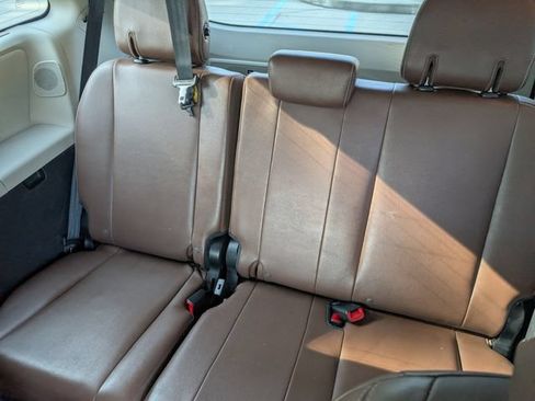 Used 2018 Toyota Sienna Limited Premium FWD image 11