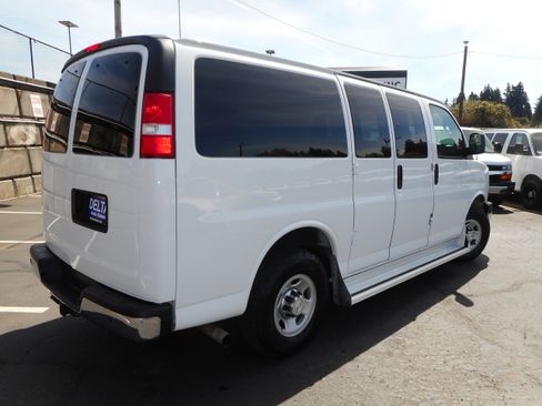 Used 2017 Chevrolet Express 3500 LT w/ LT Preferred Equipment Group image 7