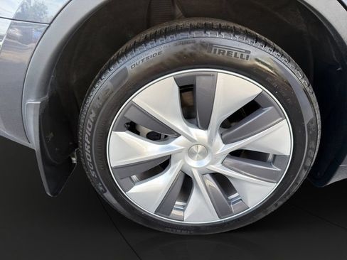 Used 2023 Tesla Model Y Long Range AWD/4WD image 23