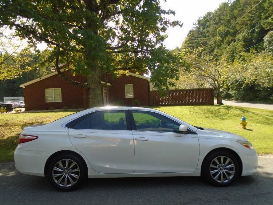 Used 2016 Toyota Camry XLE FWD image 4