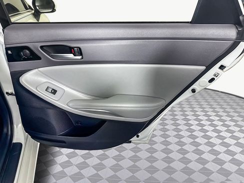 Used 2019 Toyota Avalon Limited image 28