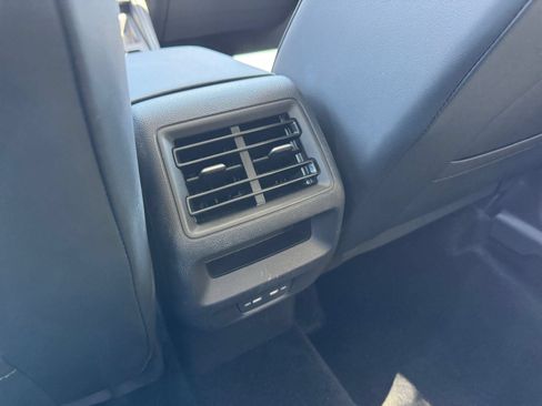 Used 2026 Volkswagen Tiguan SE FWD image 24