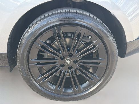 Used 2025 Land Rover Range Rover SE image 43