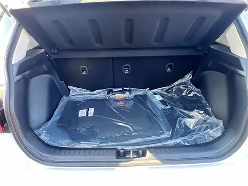 New 2025 Hyundai Venue SEL image 24