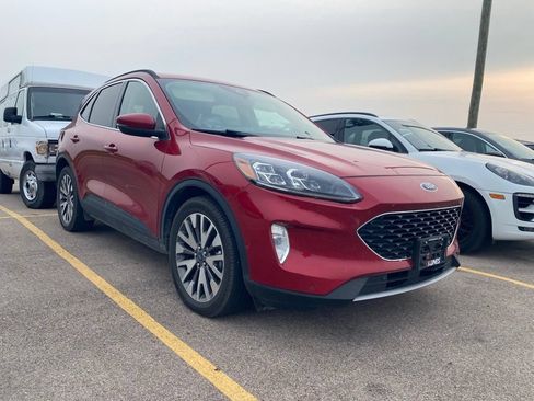 Used 2020 Ford Escape Titanium FWD image 4