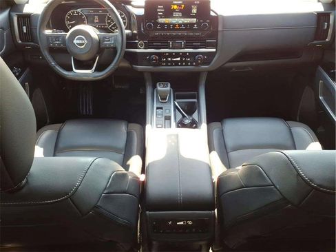 Used 2024 Nissan Pathfinder SL w/ SL Premium Package image 10