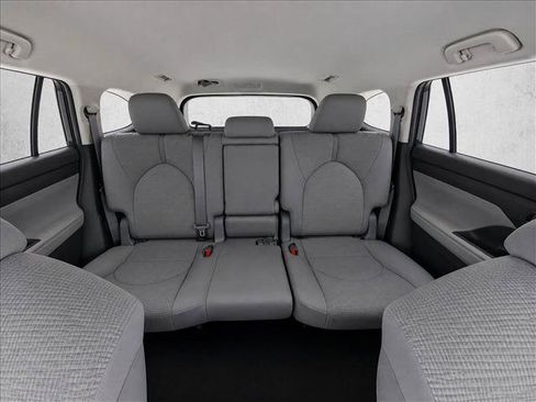 Used 2021 Toyota Highlander L FWD image 13